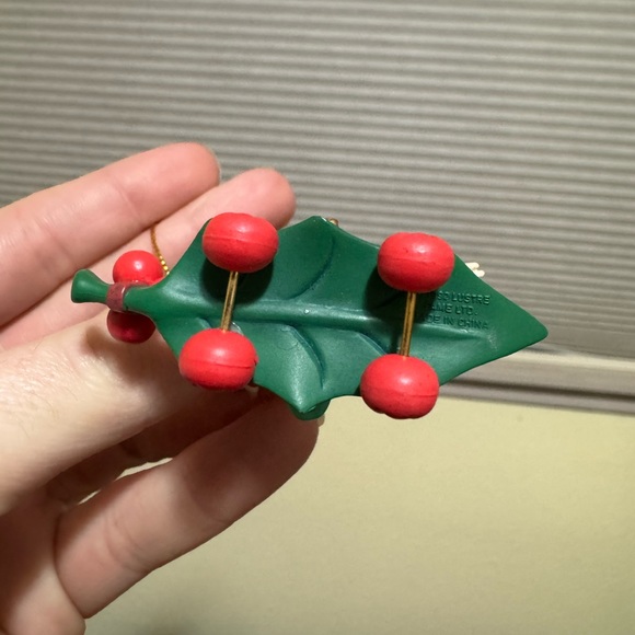 Vintage Christmas Traditions Collectable Skateboarding Elf Hanging Ornament - Picture 6 of 7